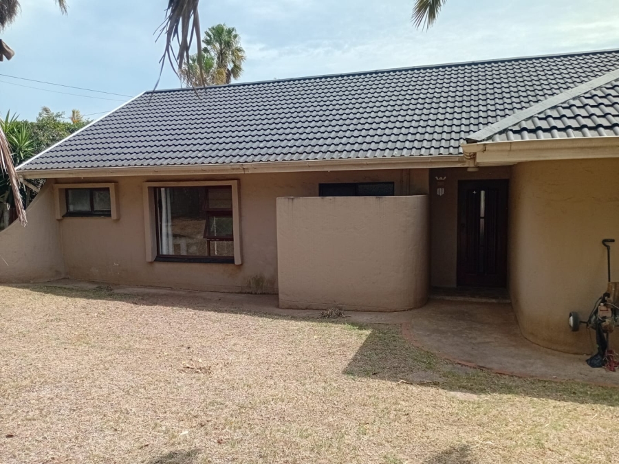 To Let 4 Bedroom Property for Rent in Bonza Bay Eastern Cape